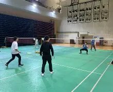 羽毛球小组赛掀起高潮，塞外白虎队强势反弹瓯越天狼队，高压逼抢奏功——轮换效果显现的简单介绍